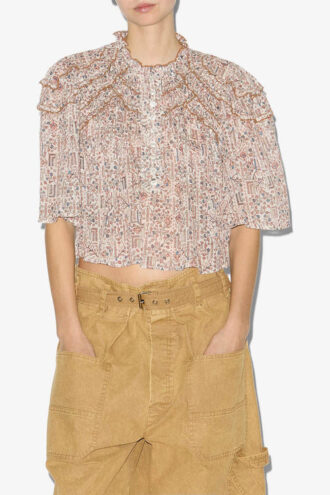 Carmen-bluse i bomullsvoile med trykk og rynker Carmen-bluse i bomullsvoile med trykk og rynker