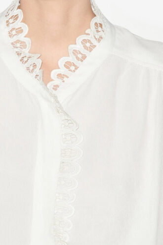 Estela-bluse i ensfarget krepp med engelsk broderi