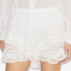Geana shorts i bomull og blonder med volanger Geana shorts i bomull og blonder med volanger