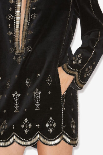 Helene kort brodert fløyelskjole