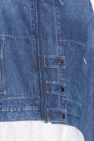 Julie kort jakke i arbeidsstilsstil i ensfarget denim