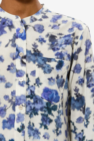 Rusak silkebluse med rosemønster Rusak silkebluse med rosemønster