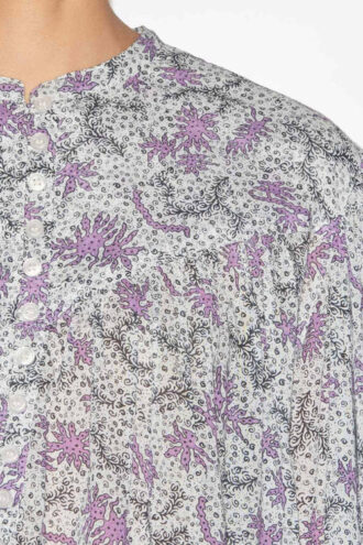 Salika-bluse i bomullsvoile med trykk og rynk Salika-bluse i bomullsvoile med trykk og rynk